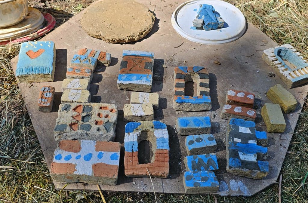Lehmbauprojekt in der Gartenarbeitsschule